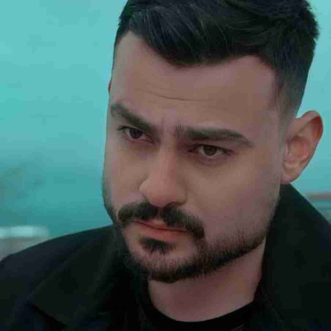 روح الله کرمی کی مثل من عاشقته بی وفا