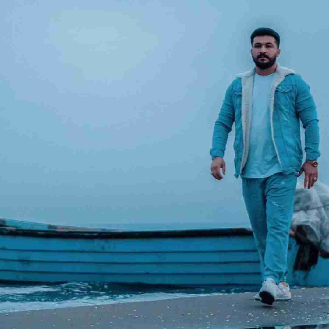 رضا کرمی تارا یادته دوتایی کنار دریا دست تو دست