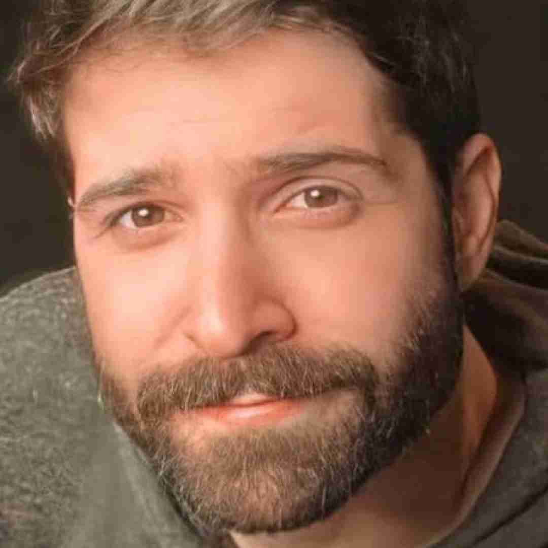 حمید هیراد یکی میگه عاشقت باشم عاشقت باشم باشم باشم