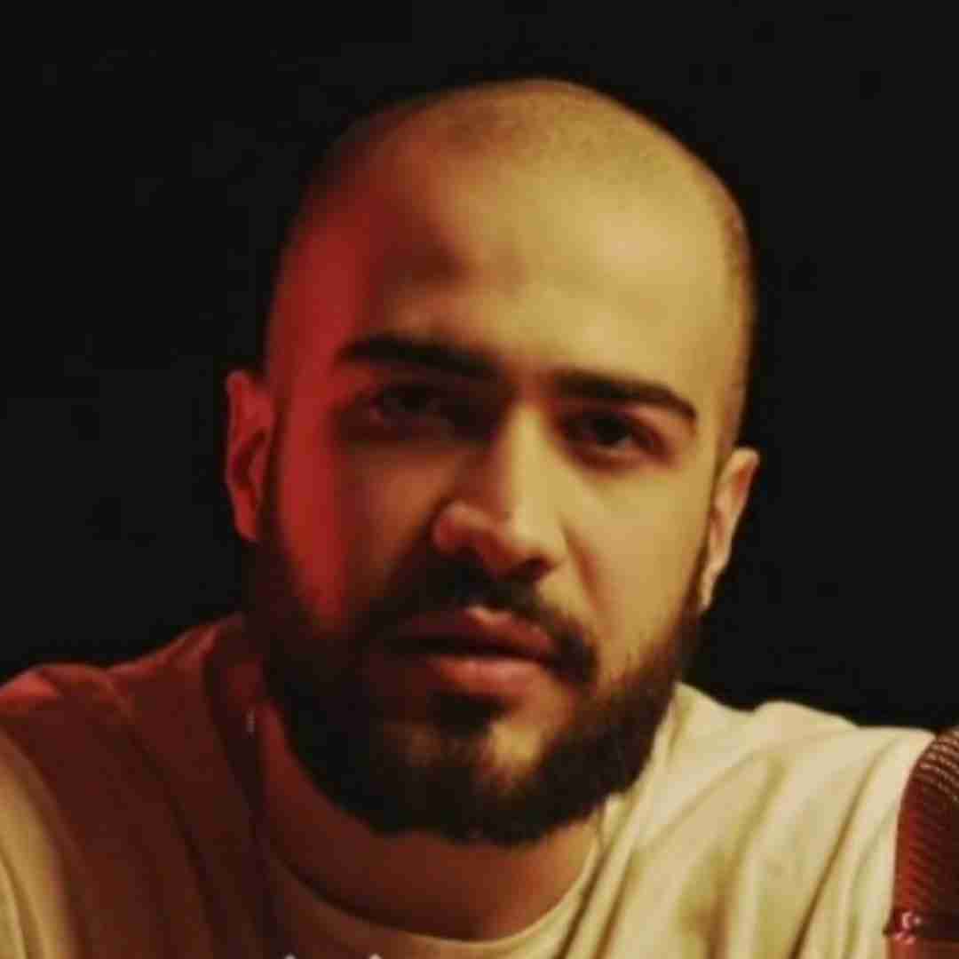 علی ازا میاد رو گوشیم تکسش چقد قشنگه اسمش