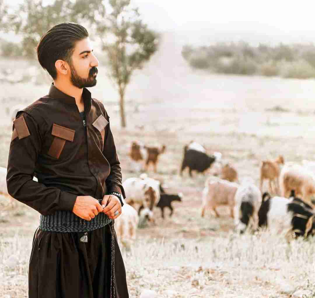 میلاد غلامی ساقی می برشن دست طلا ی چشم تا بوشم بی بلا