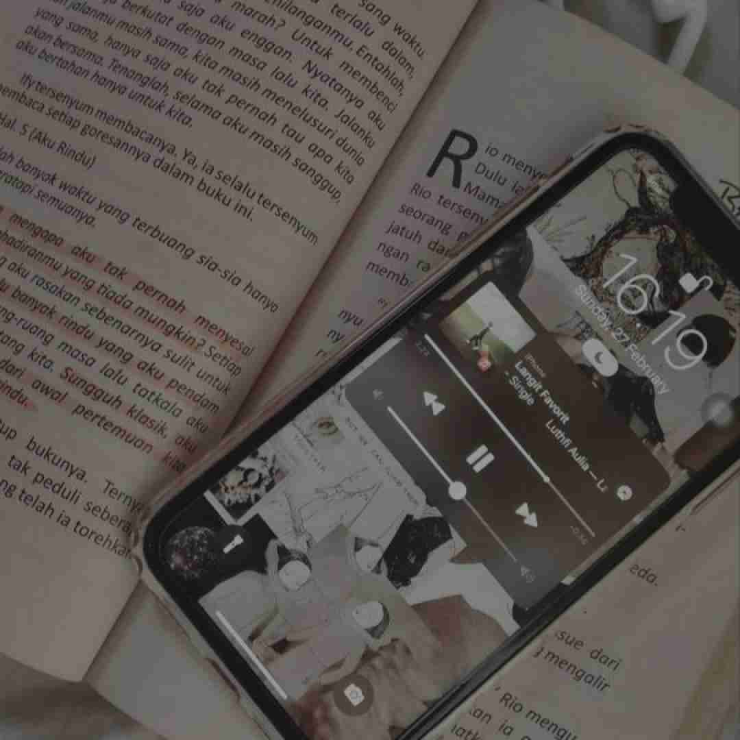 آخه رفتاراش منو دیوونم کرده به ترکی