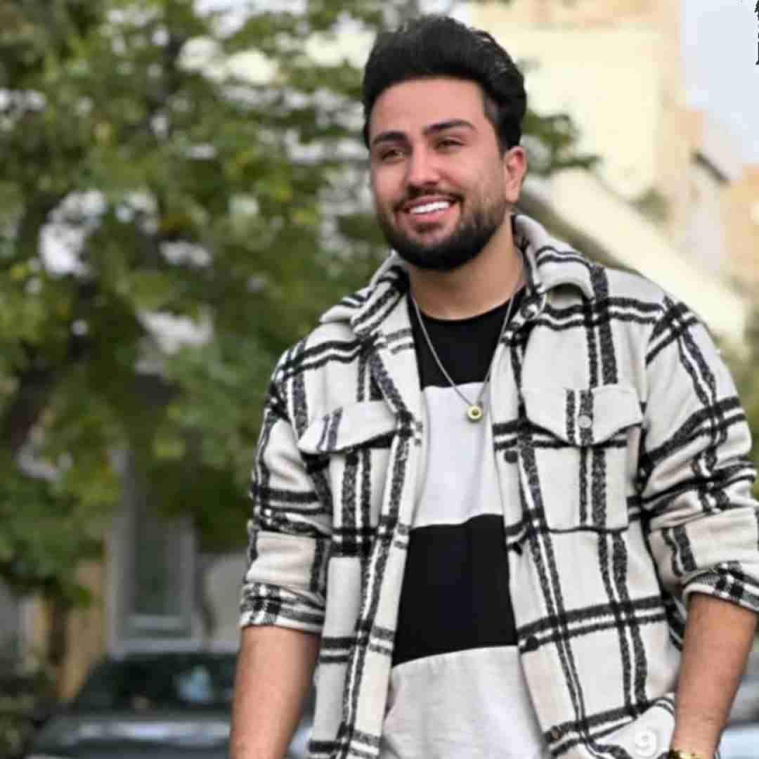 سالار صفرزاده دلتنگی یعنی کسی نباشه بغلش بشینی گریه کنی