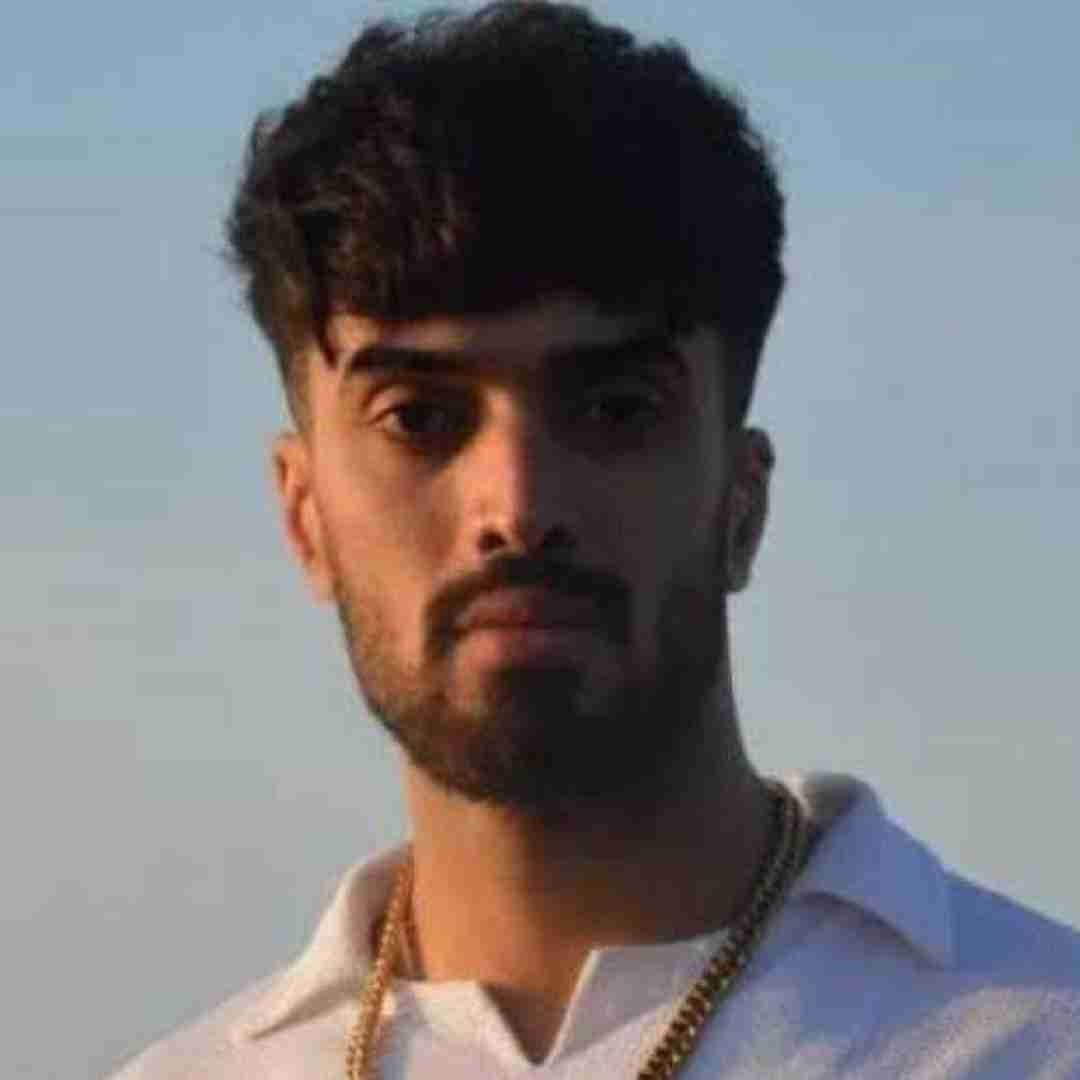 علی رستمیان من الان لنگ اینم که باز ببینم رو گوشیم افتاده شمارت