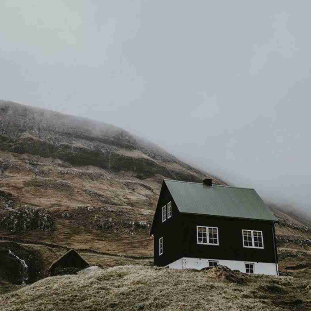 عشقت دنیایگه ارام وی دنیا هر تو توام