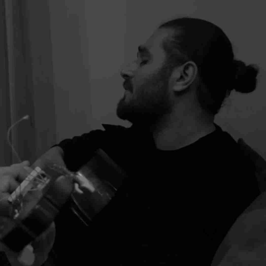 اشکان هاشمی هنوز از دست غمش دیده ی مو گریونه