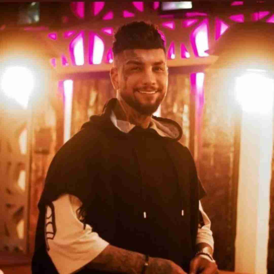 امیر راهی ول کردی دستامو ببین اشکامو تک تک حرفاتو
