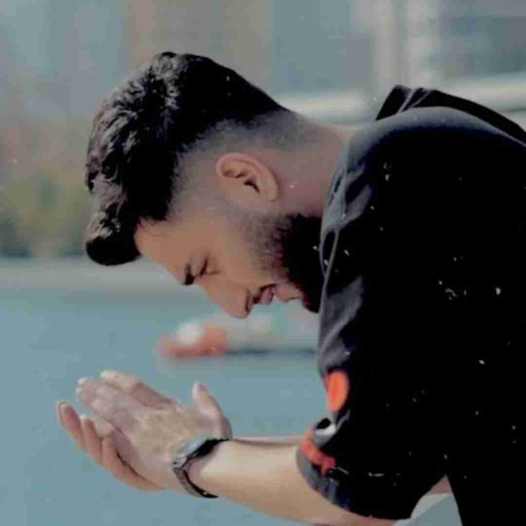 علیرضا باباجانی چی بیه رسم دنیا به کسی وفا نکرده بمیرم