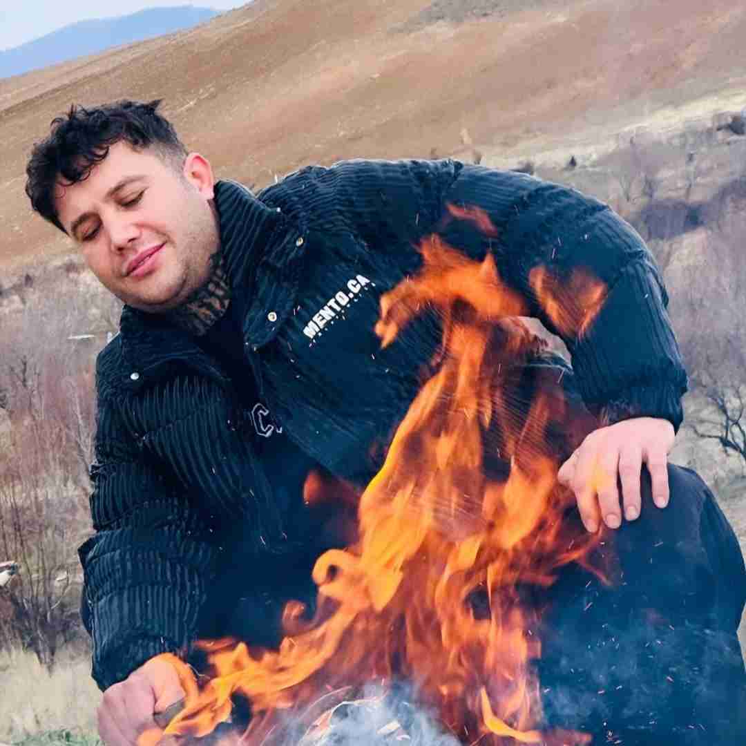 علی احمدیانی رفت ندید که پشتش افتاده بودم بی حال و جون