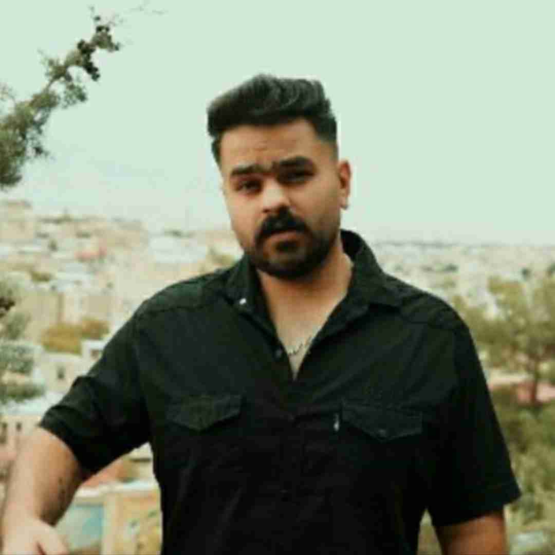 مهدی شریفی کت شلوار مشکی دکمه سالاری