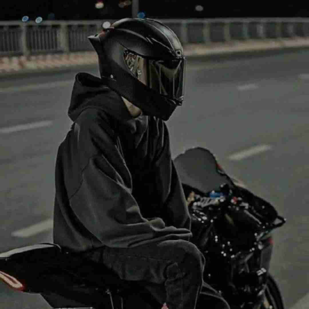 مهراب فکرت تا میاد سمت من مثل من یادم میوفتی ولی دیگه نیستم