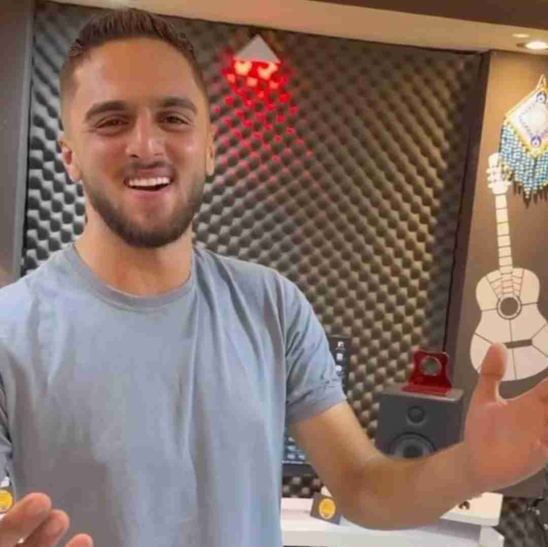 ابوالفضل متو دتر زیبای من چشمون آهو دارنه هلال ابرو داره