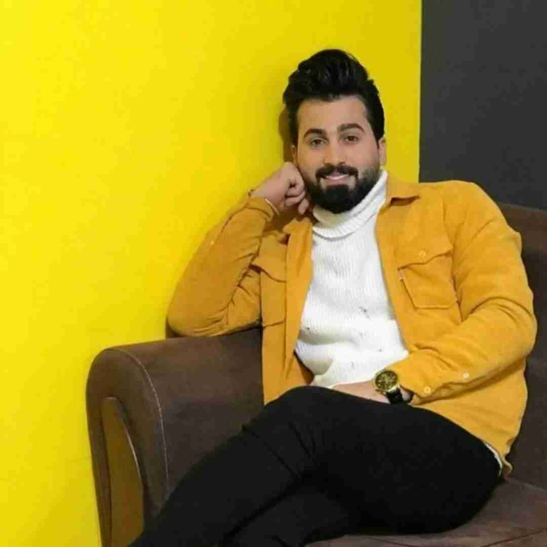حسن گنجی شبا همش تیناری درمه تو چهار دیواری
