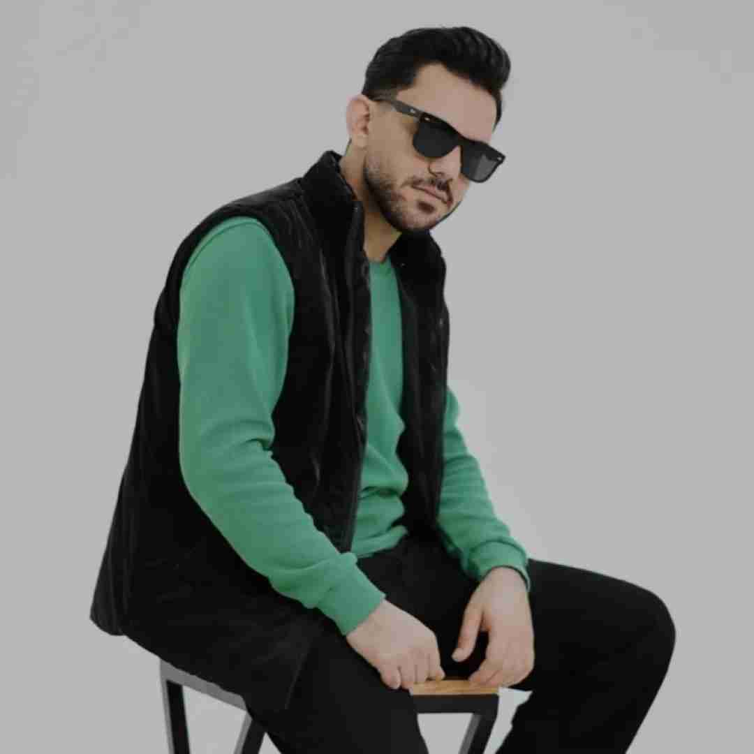 پیام عباسی بعد مه با کی سرت گرم شده بشم بگو