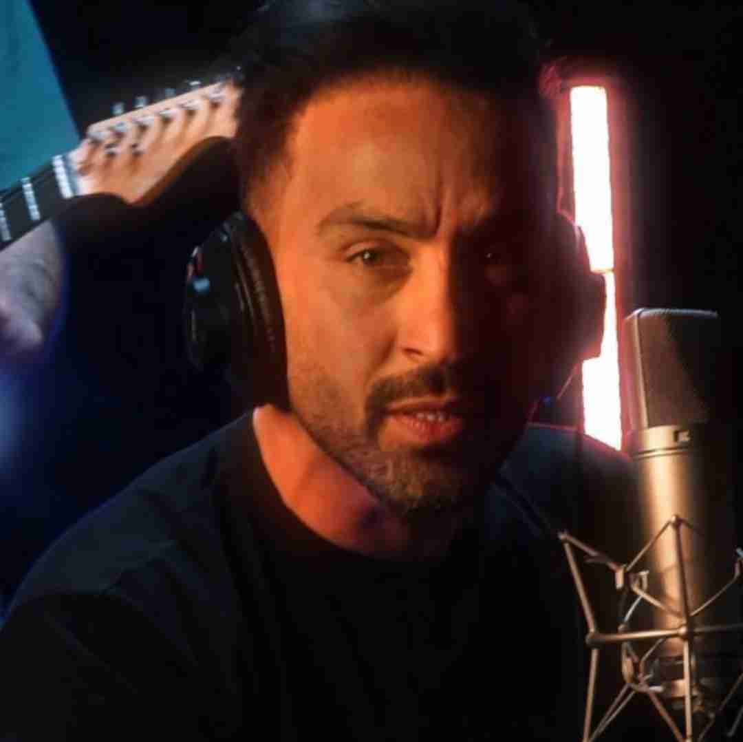احمد سلو من شبگرد شهرم اصلا کجام اینو نمیفهمم