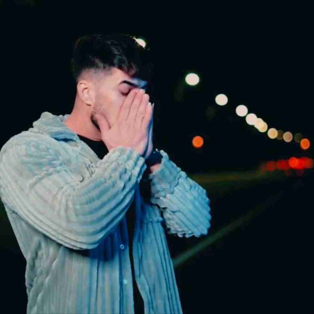 علی رستمیان الان شما بالایی من پایین دیگه نمونده دینی و آیین