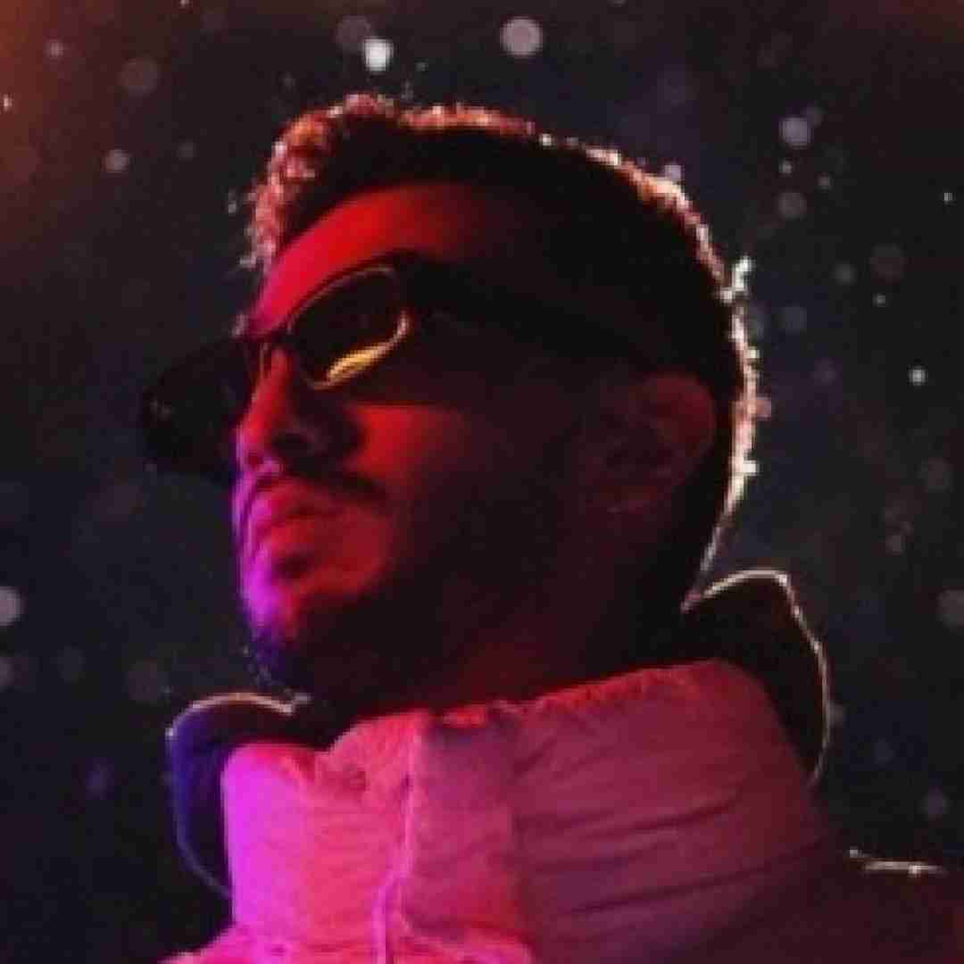 مستر کیارش نفسم بالا نمیاد هی زل میزنم فقط به دیوار