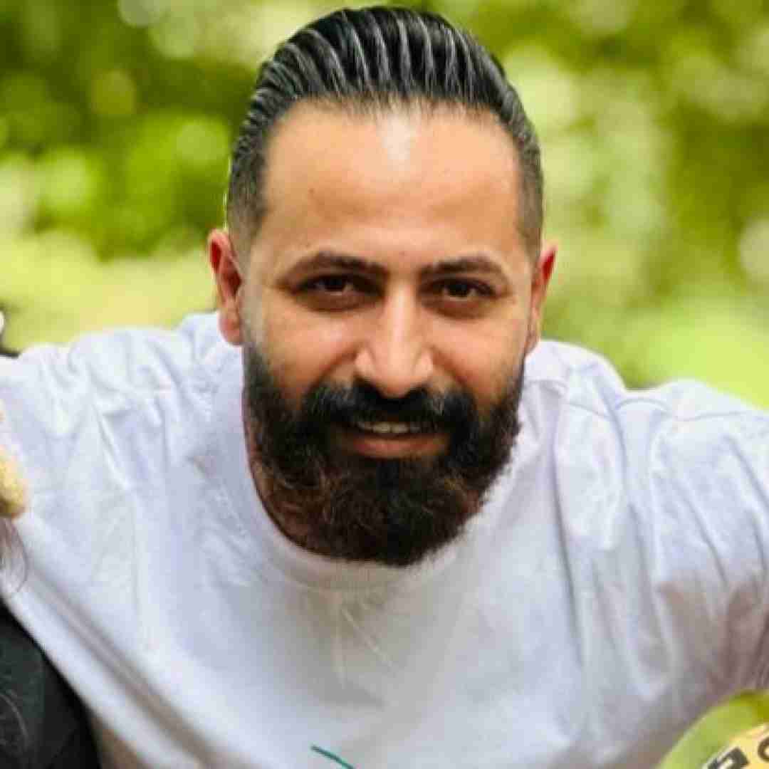 وحید مرادی دستور هاده شه مرگه امضا بزنم