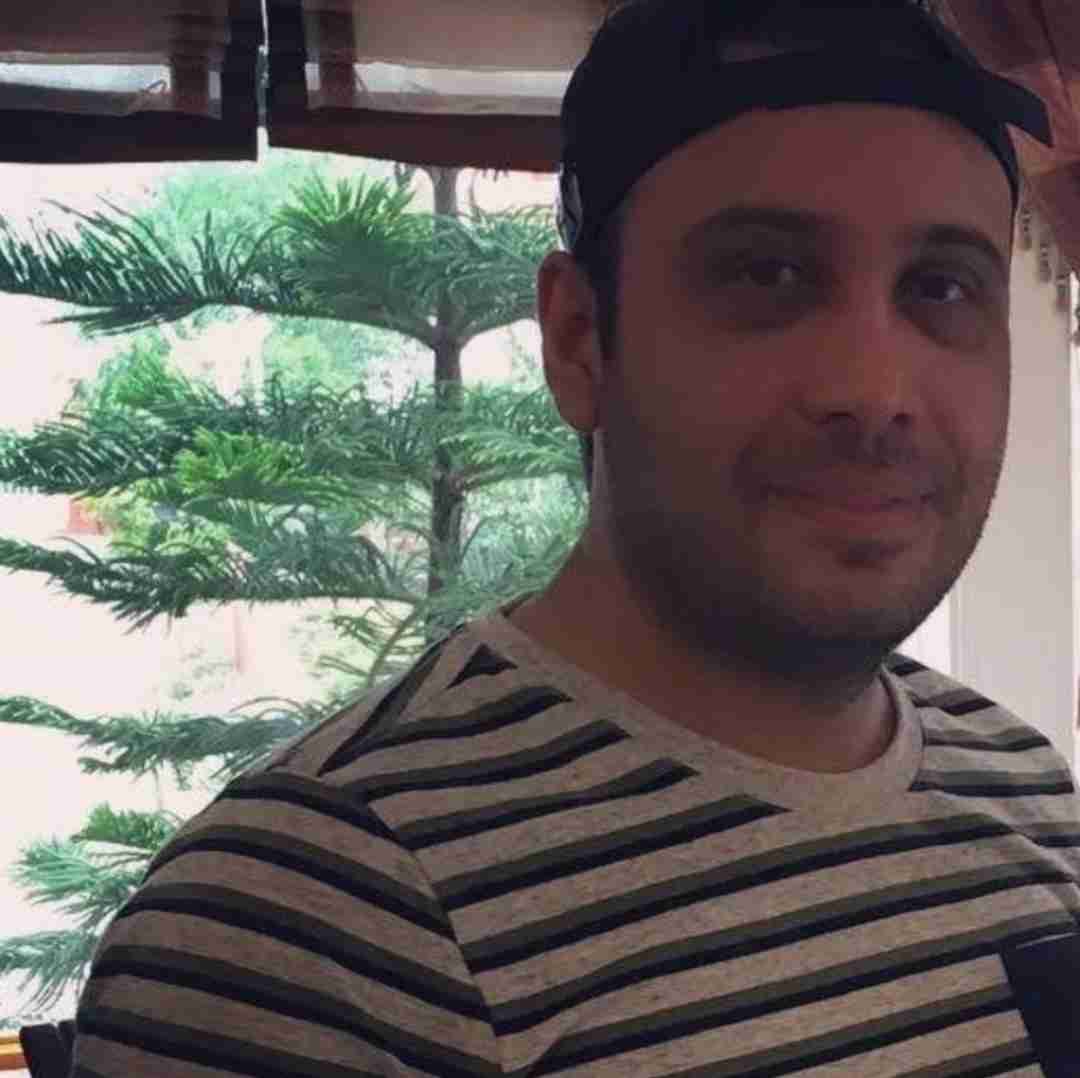محسن چاوشی لبخند زد و دستامو گرفت اما توی خواب