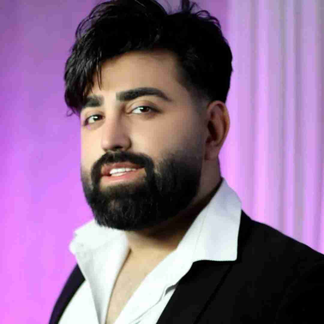 مهرداد تاجیک تو چشات ناز داره والا ماشاالله به موهای مشکیت