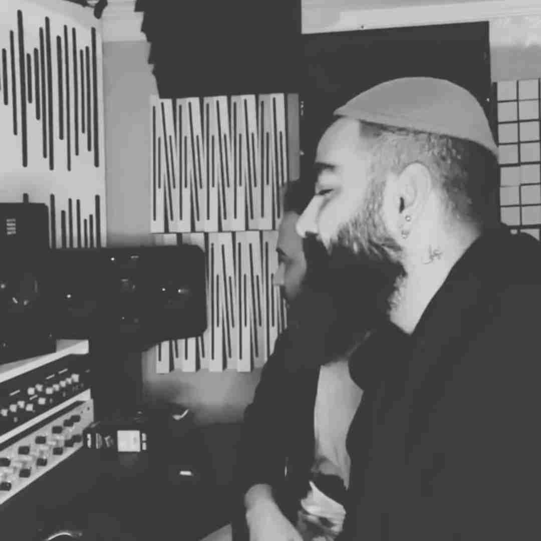 علی میر عجب یکم برو دنیارو بگرد اگه دیدی کسی گیرت اومد