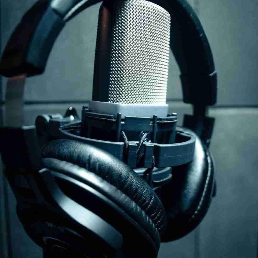اگه همه شبیه همن تو خاص بمون کج نمیشه با تو راه راستمون