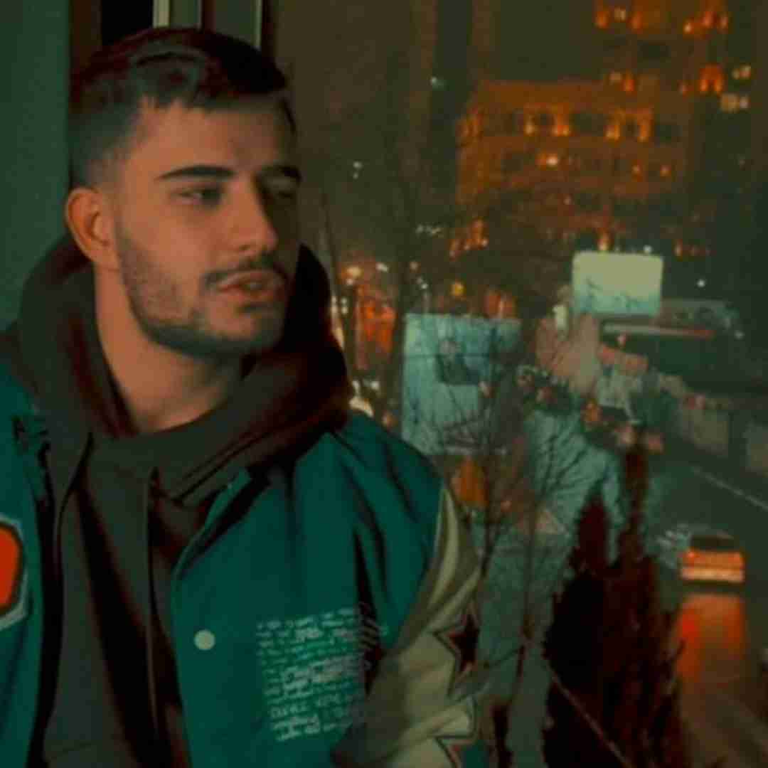 علی حسینی هی داد شده راجب چشمات شعرام تک تک بیتاش