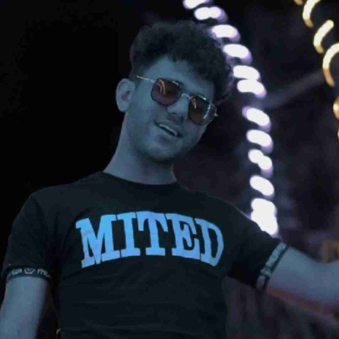 پیام عباسی بلوند