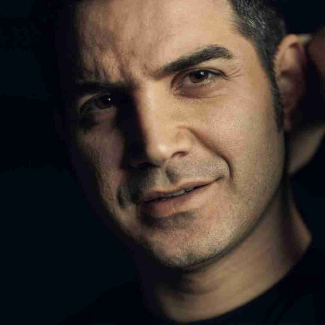 محسن یگانه فداکاری