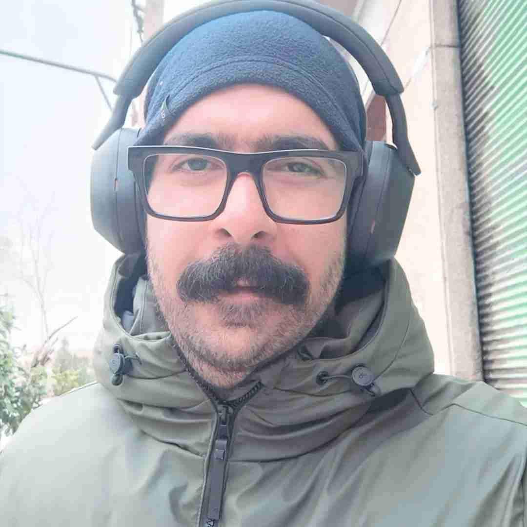 وصال علوی موهاتو باد میبنده و این قصه با تو سر میشه
