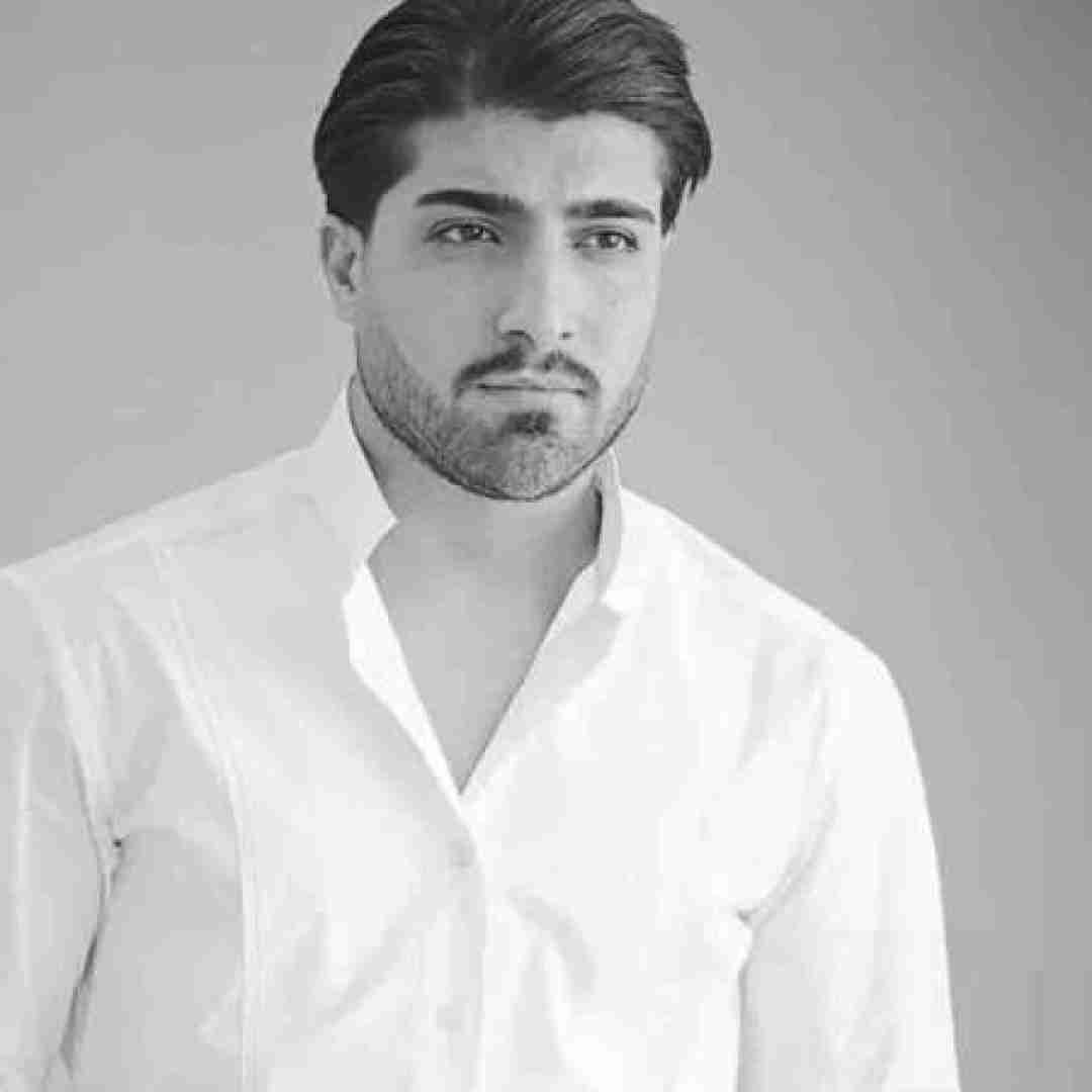 امیر لیام مه حالم خوبه آری با قرصام اتاق پر دوده