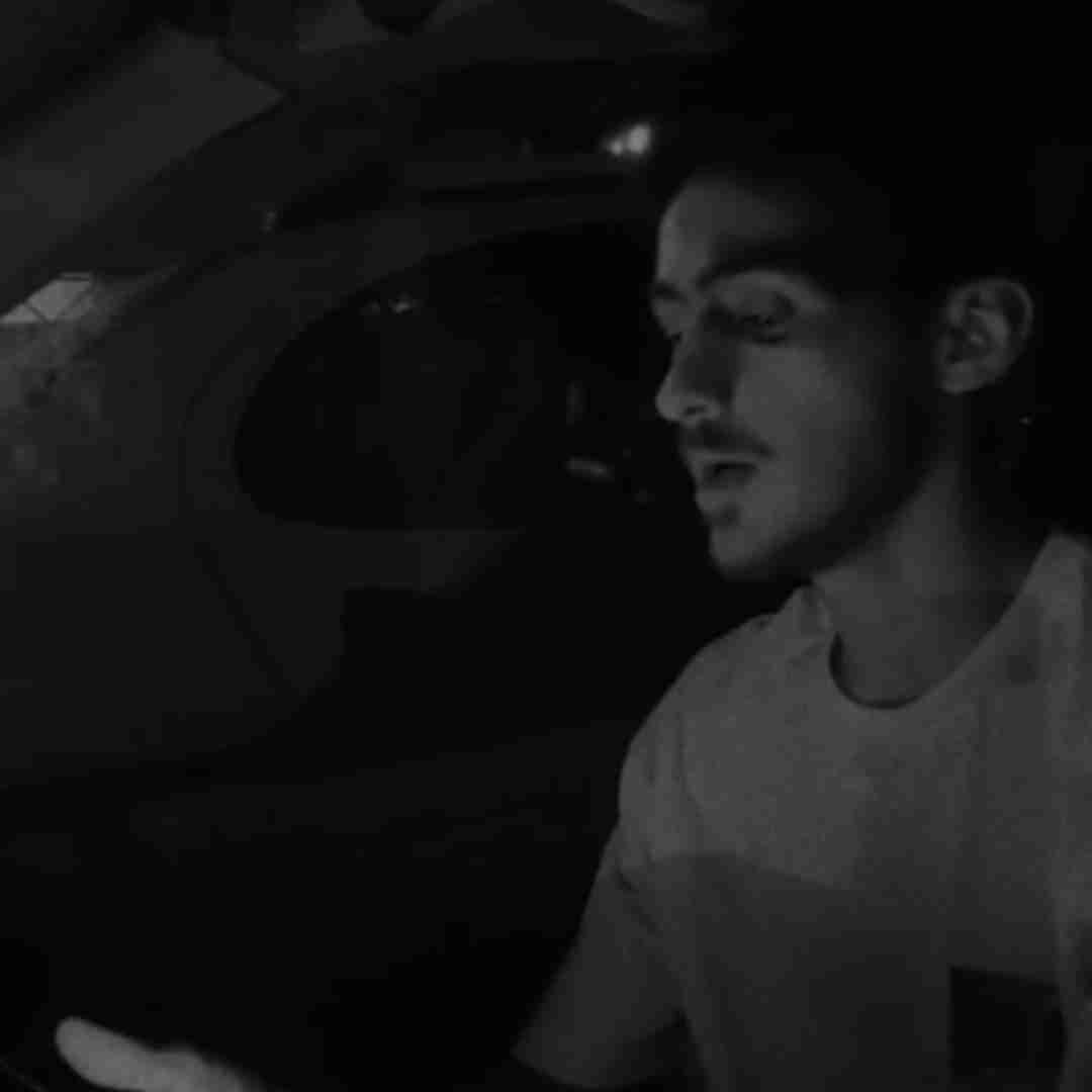 آریاشو مست میکنم یادم بره که چی به روزم آوردی تو