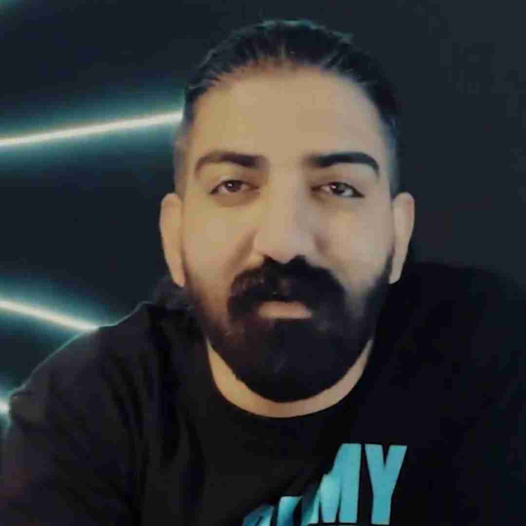میلاد غلامی چشم بسته مه بیدارم جز تو مه کی دارم