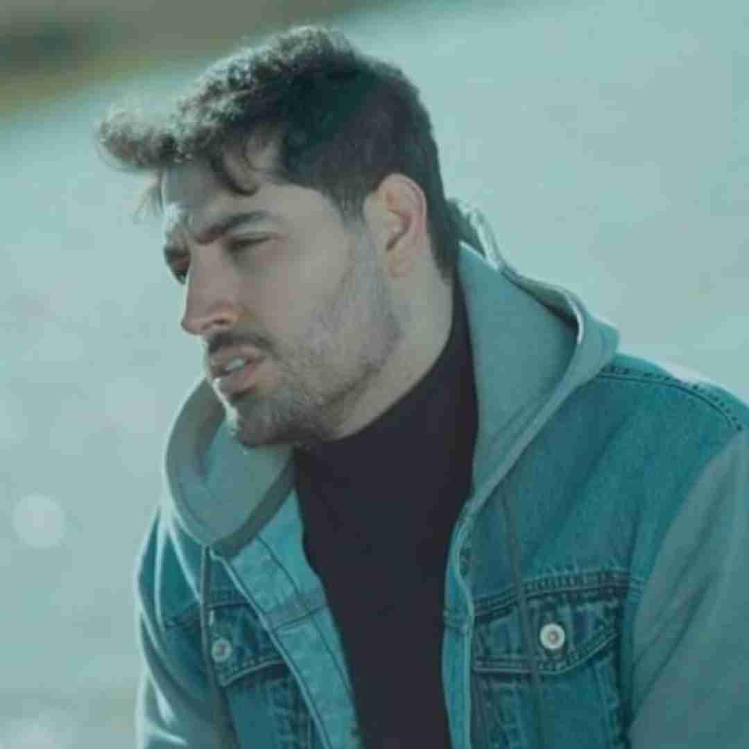 میلاد بابایی نفهمیدم داری سرد میشی اون آخراش