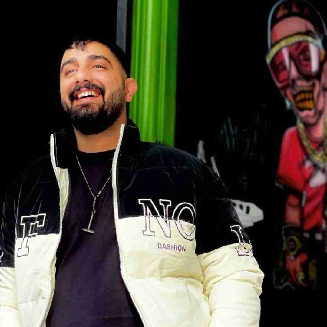 محمد امیری فرق داری با همه فرق داری