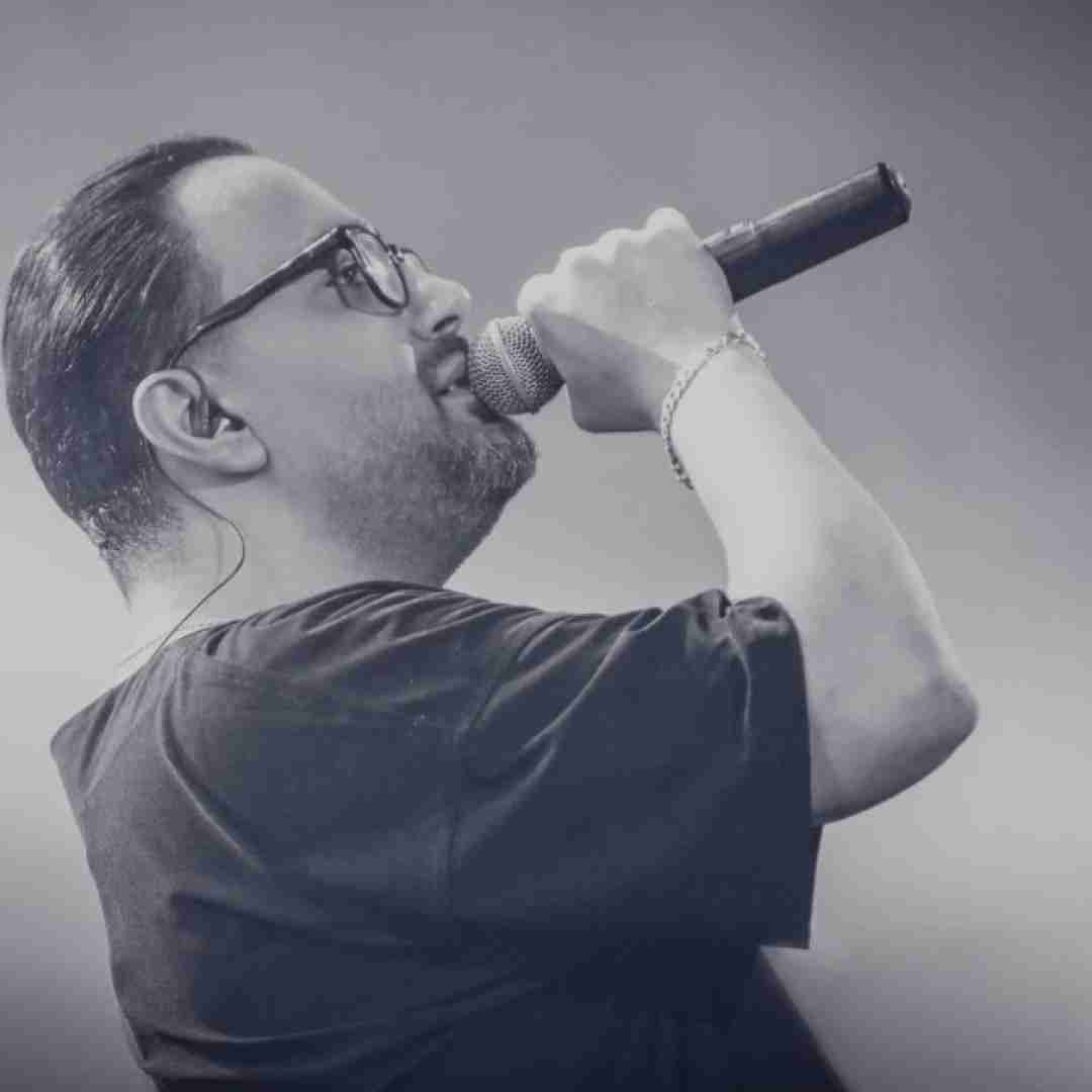 مهدی جهانی اگه لب تر کنی شهرو چراغون میکنم