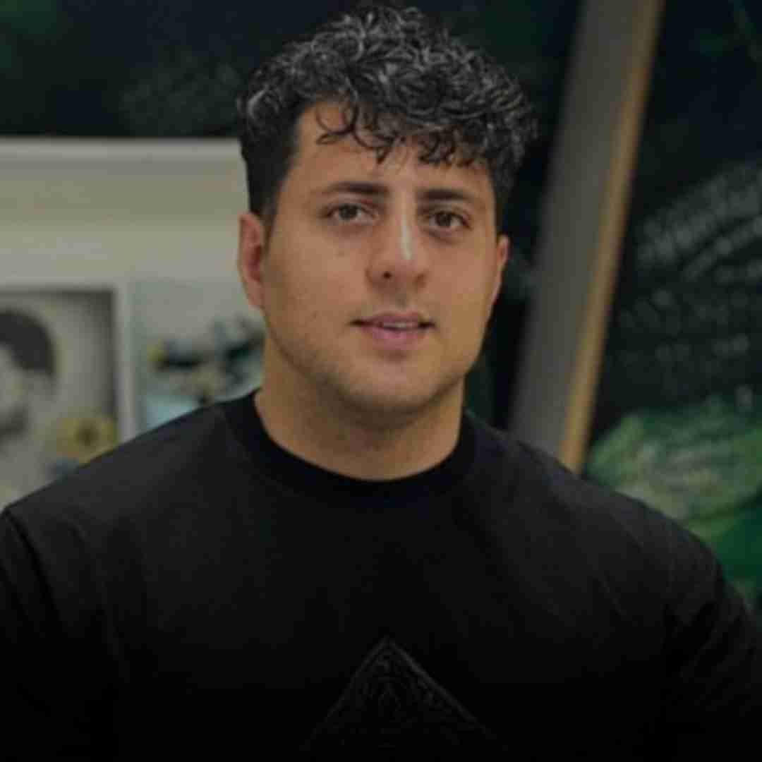 سبحان رستمی خدام بود مریض که میشدم دوام بود