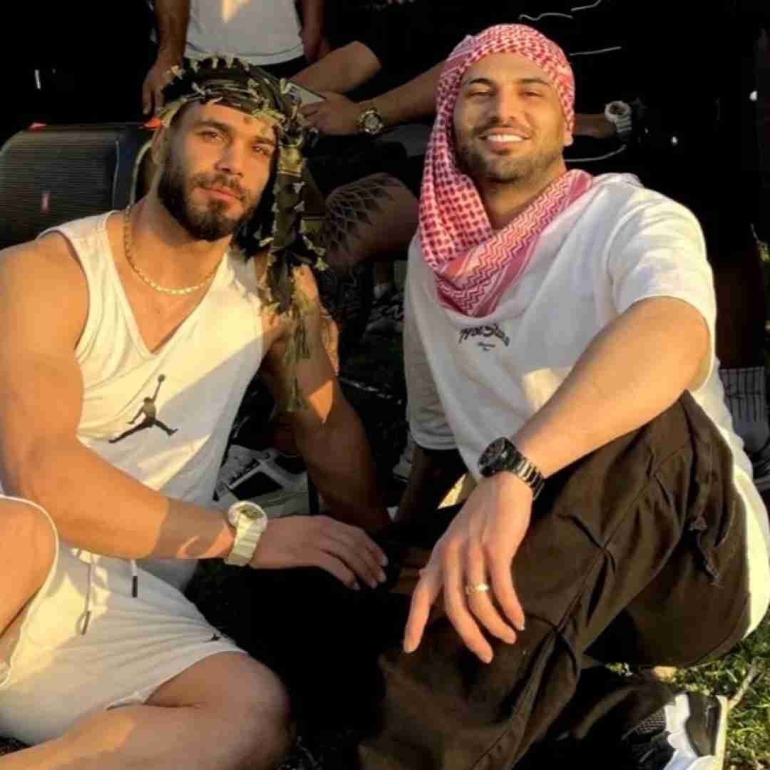 کیوان لب ساحل نشستیم نچسبید جنگلهارو گشتیم