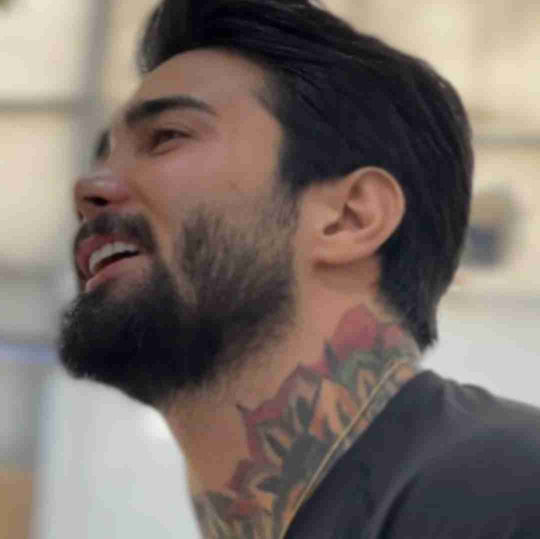 امیر اکبری نه به باره نه به داره چته یهویی هول کردی