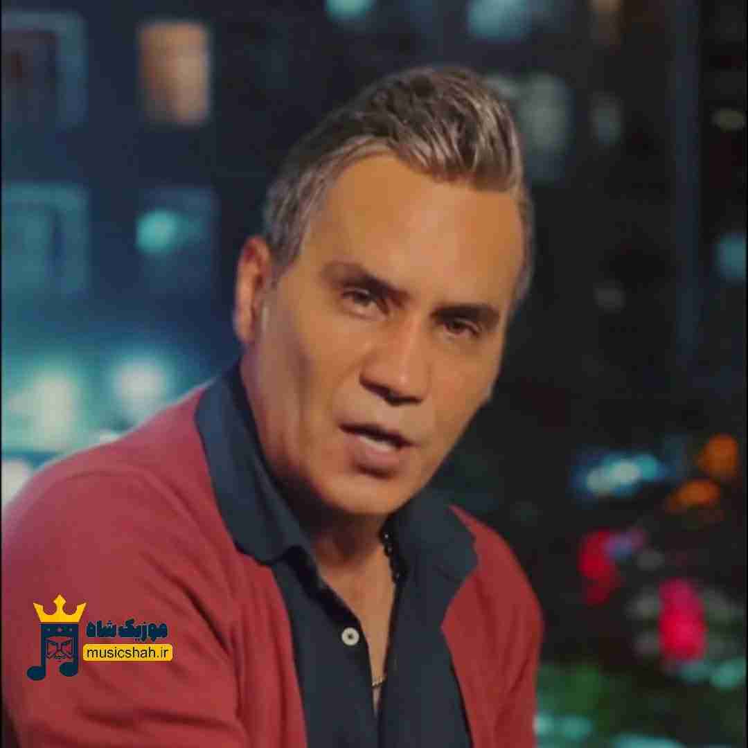 شهرام شکوهی زمستونش و از بهار بیشتر دوست داره