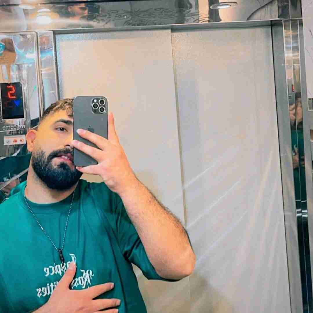محمد امیری بشین جای نمیری اونی که باید بره منم