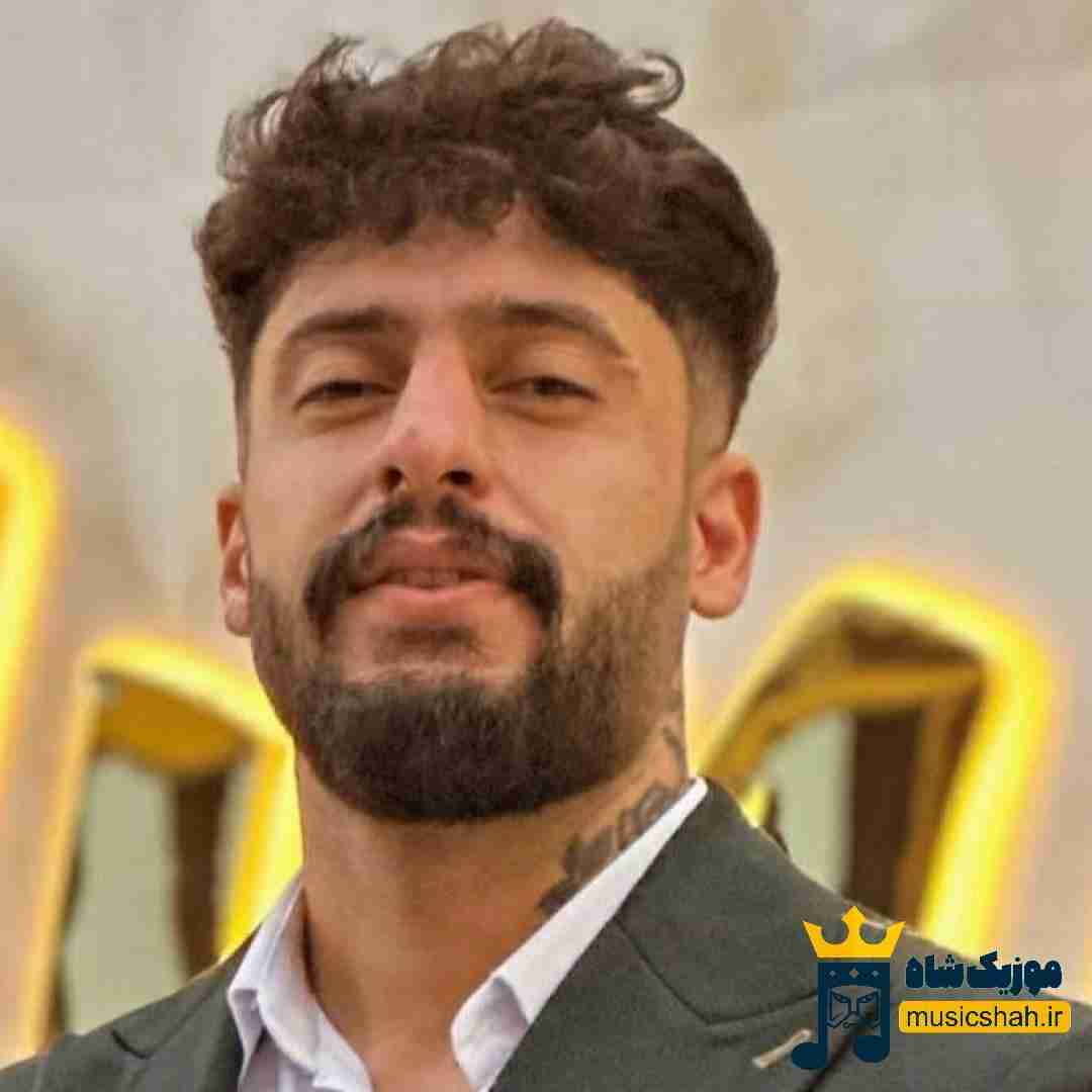 ساواش برو پشتتم نگاه نکن دیگه نه با اینکه میمونه