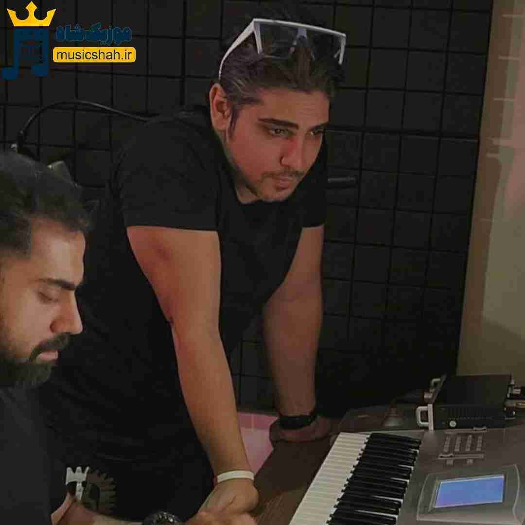 رامین بیباک بلاخره یه روزی نقابتو میبینه هر کی