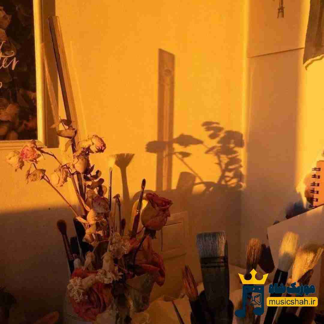 وسطم کسی نی بغلم حلا حلا از پیشونی میچکه عرقم