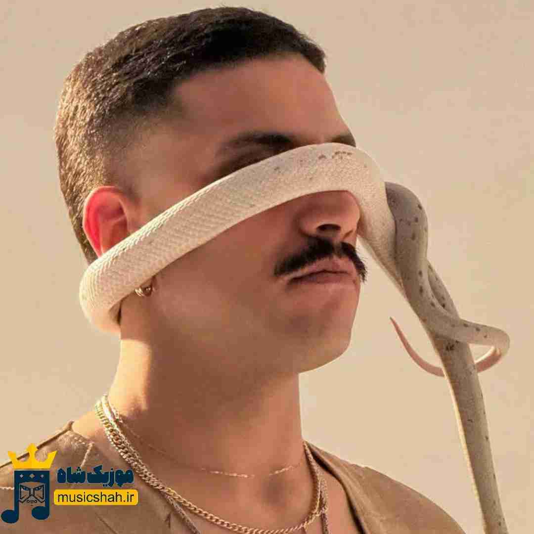احسان دریادل لباسی که برات گرفتمو ببر بپوش نگو نه نمیشه