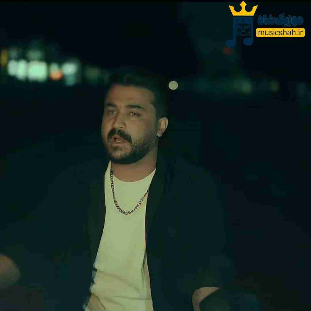 رضا کرمی تارا یه دستم و فرمانه طبق معمول ایش ساقیه