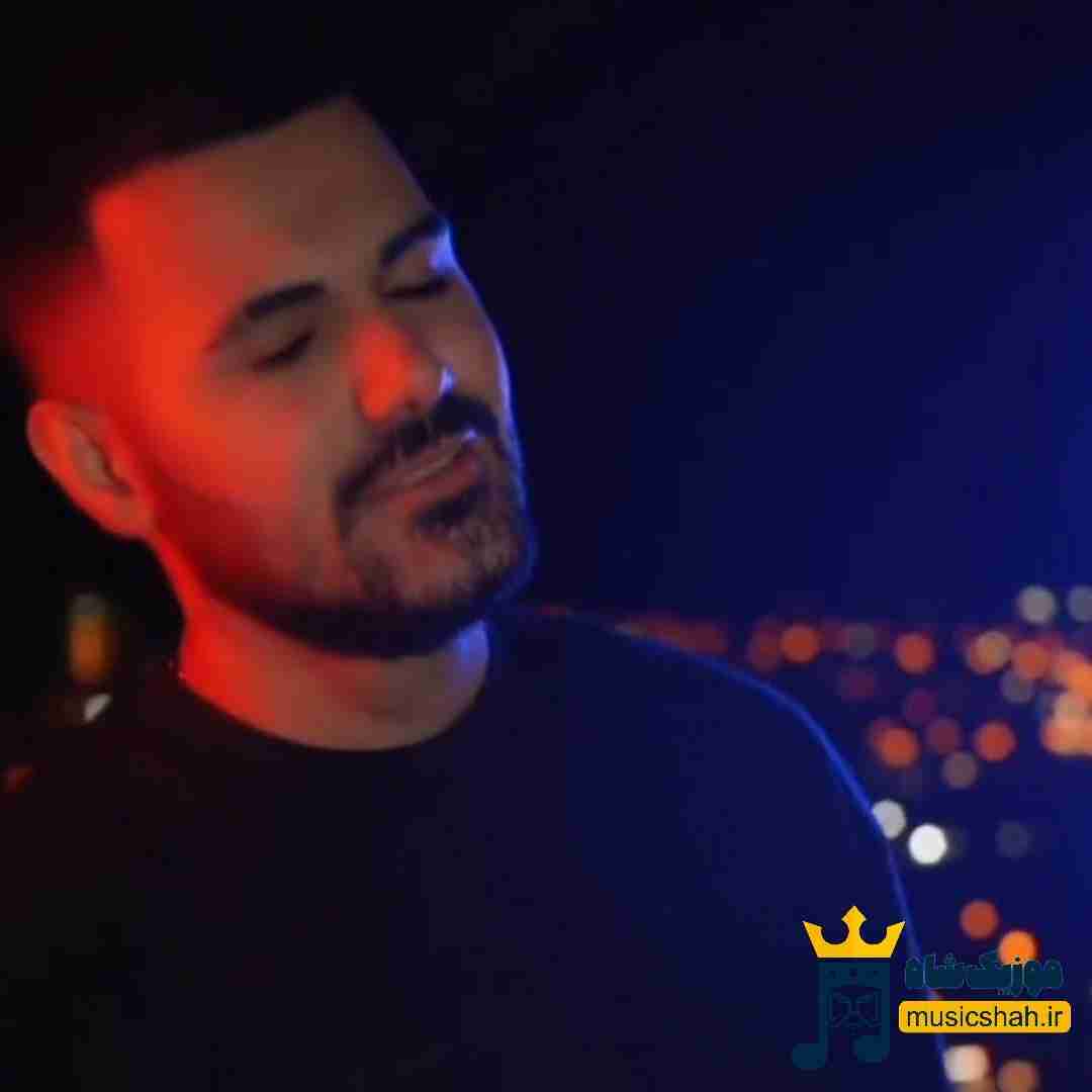 امین بهداد گوشیو قطع کرد یه مدت بعد منو رد کرد