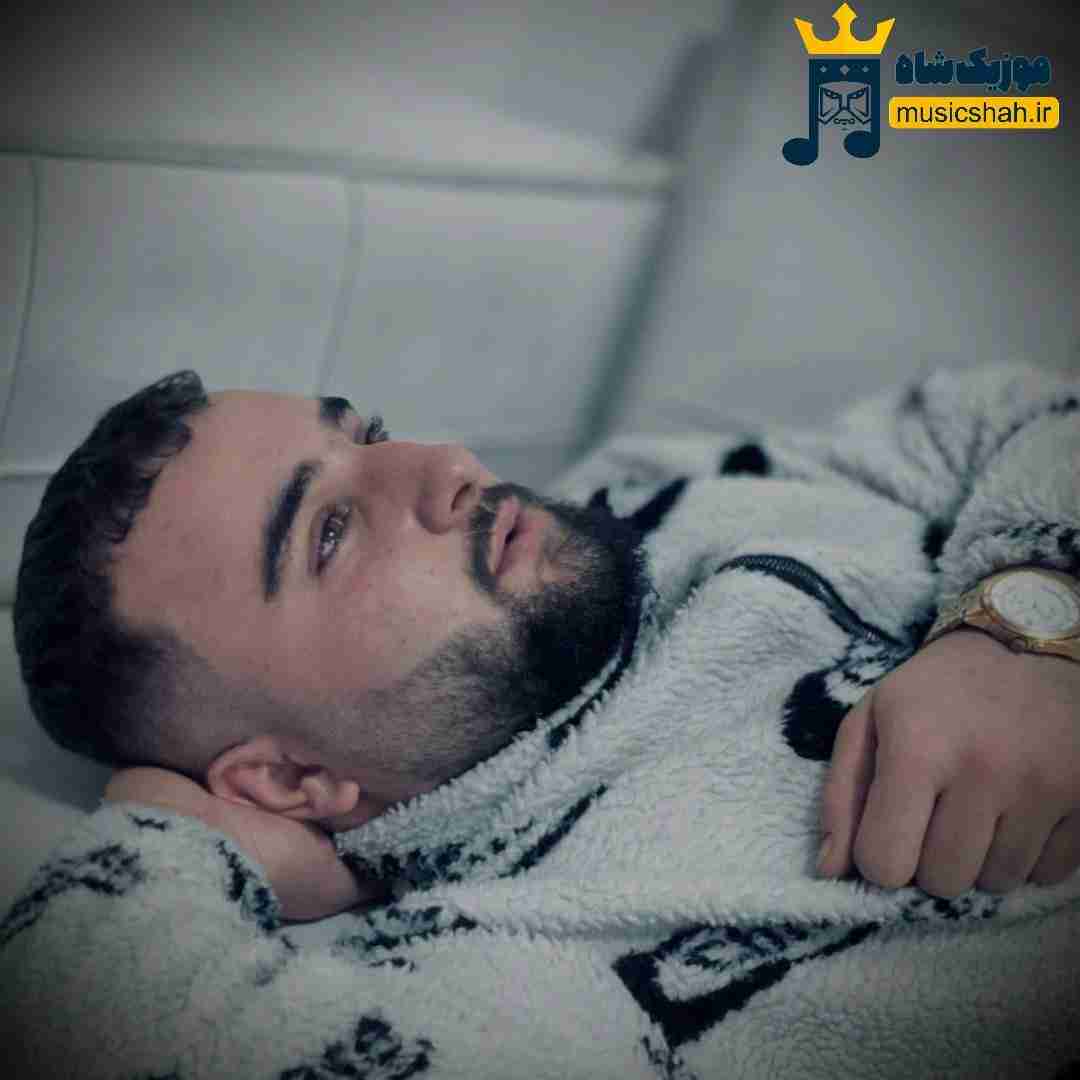 زکریا امینی هی چرخیدن تو حال مستی همش گازو