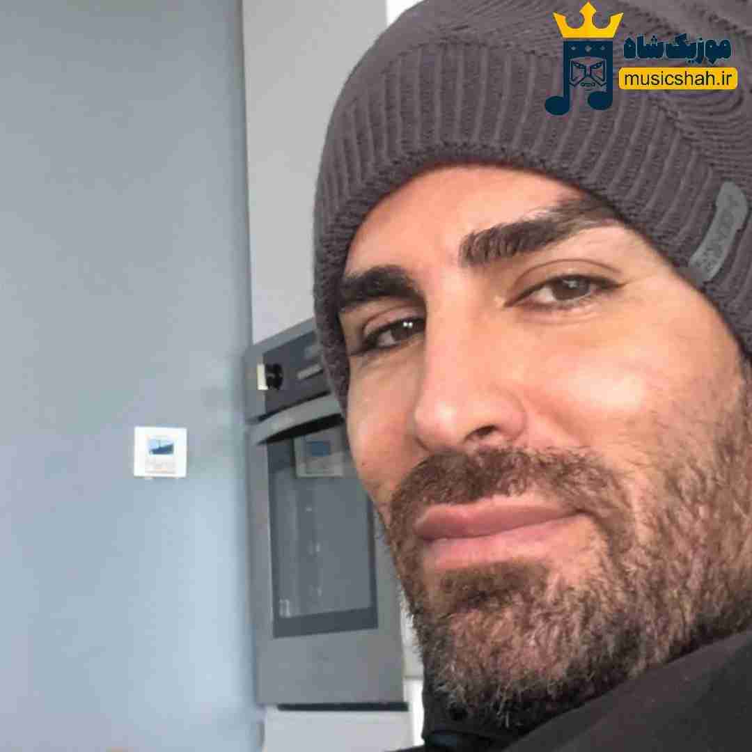 رضا ملک زاده بی سرزمینم دریا تویی من قایقی بی سرنشینم