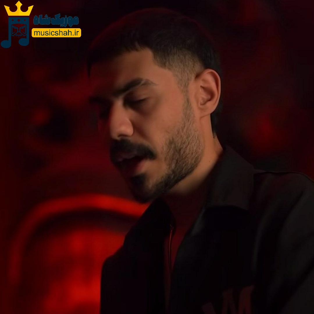 میر احمد پلک نمیزد